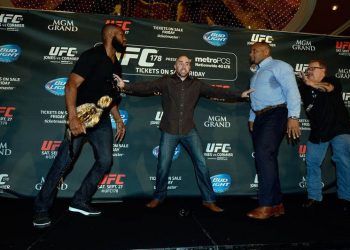 Jones e Cormier se estranharam em coletiva de imprensa em Las Vegas