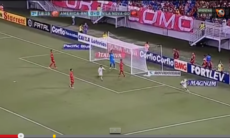 Christiano marca o gol da vitória colorada.