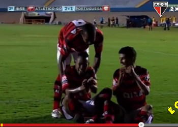 Atleticanos comemoram gol da vitória contra a Portuguesa.