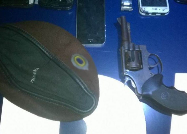 Neste período foram apreendidas cinco armas de fogo, nove munições intactas e dez aparelhos celulares. Foram, também, recuperados oito veículos e devolvidos aos seus respectivos donos; além da condução de dez indivíduos à delegacia de polícia