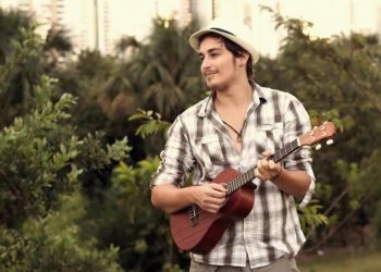 As músicas de Falk trazem temas que exaltam o amor pela vida, pela música e a felicidade