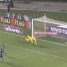 Gol de fora da área não foi validado pelo árbitro e nem pelo juiz de linha de fundo (Foto: Reprodução)