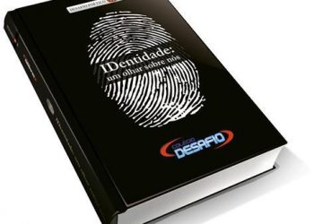 A equipe educativa do Colégio Desafio através do projeto Desafio Poético reúne poesias escritas pelos próprios alunos que possibilitam a reflexão e discussão sobre os mais variados temas