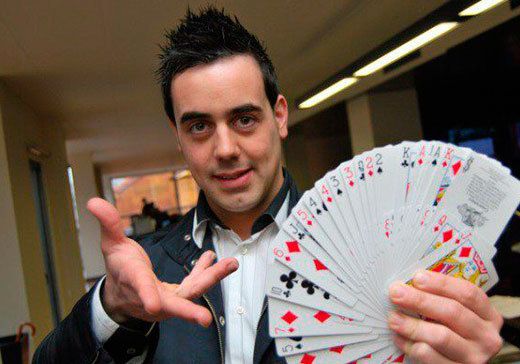 Raúl promete fazer o espectador experimentar as mais diversas sensações em sua apresentação