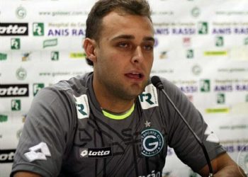 O goleiro do Goiás, Renan, ressalta a importância da torcida