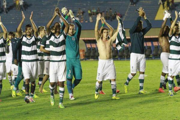 Jogadores do Goiás comemoram classificação (Foto: site Goiás E.C.)