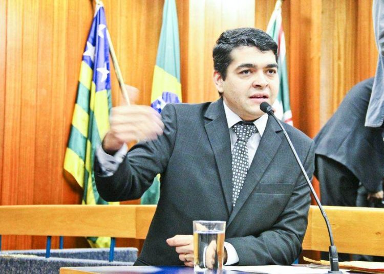 Tayrone está suspenso depois de votar contra a mudança na alíquota do IPTU.