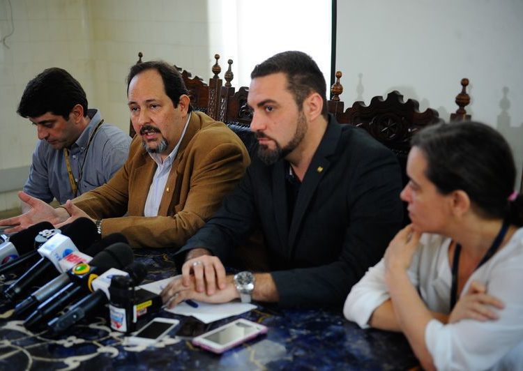 Coletiva de imprensa no Instituto Nacional de Infectologia