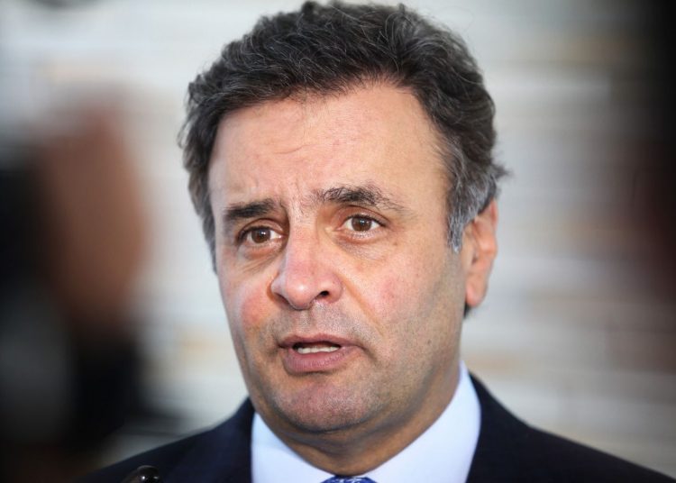 Aécio Neves fez comício na Praça Cívica, em Goiânia, nesta terça