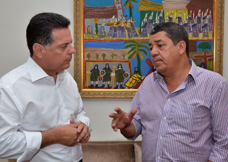 Marconi recebe apoio de prefeito da oposição.