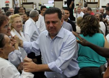 Visivelmente emocionado, o governador não escondeu as lágrimas