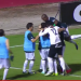 Jogadores do Goiás comemoram o gol do empate.