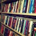 A biblioteca tem acervo composto por obras literárias locais, nacionais e estrangeiras e de pesquisas nos diversos campos do saber