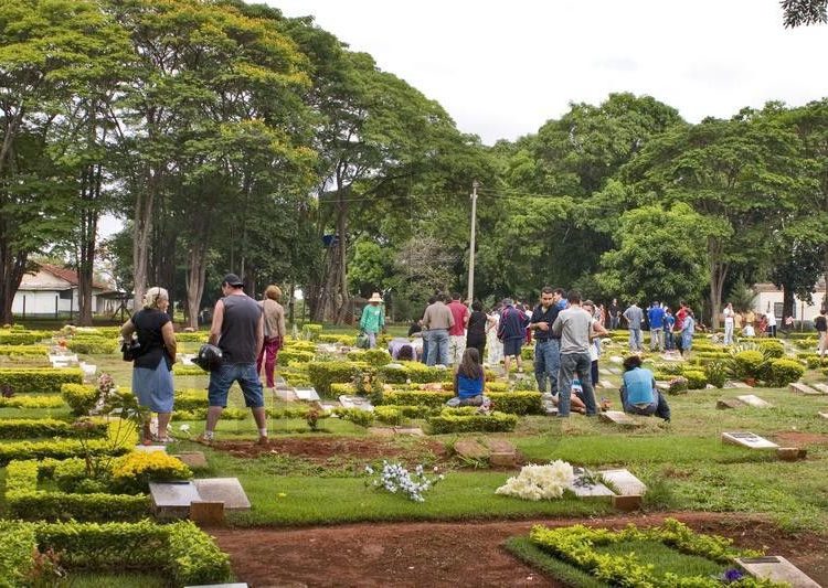 Todas as equipes deverão se apresentar às 7h da manhã em cada um dos quatro cemitérios e permanecer até o fechamento dos portões
