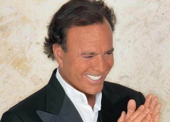 Julio Iglesias é um dos principais nomes da música romântica internacional