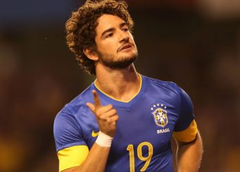 Alexandre Pato está há dois meses sem receber do Timão