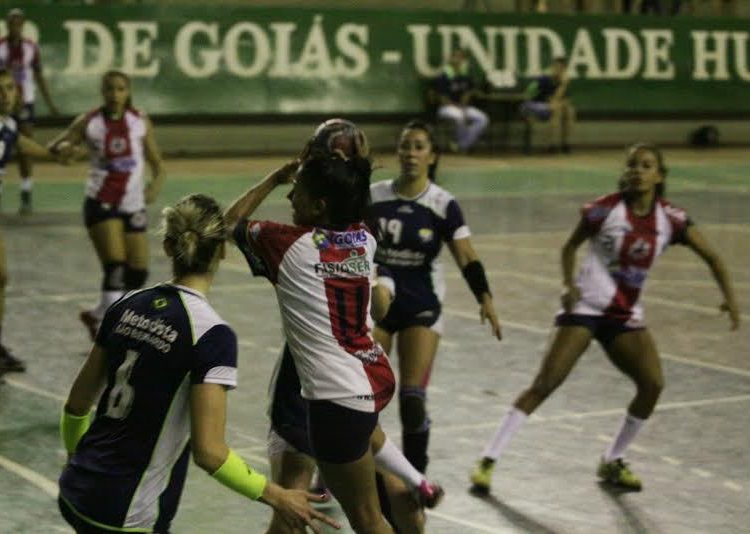 Força perde em casa