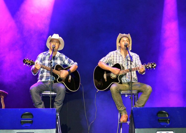 A entrada para o show é gratuita e Alex e Viola prometem executar grandes clássicos da música caipira
