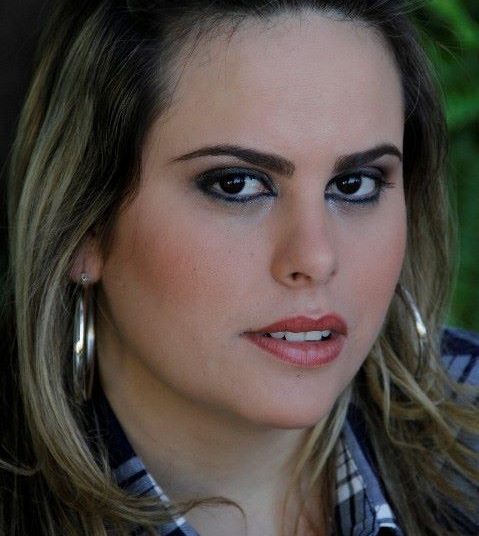 Ana Cláudia se dedica à música desde os 9 anos