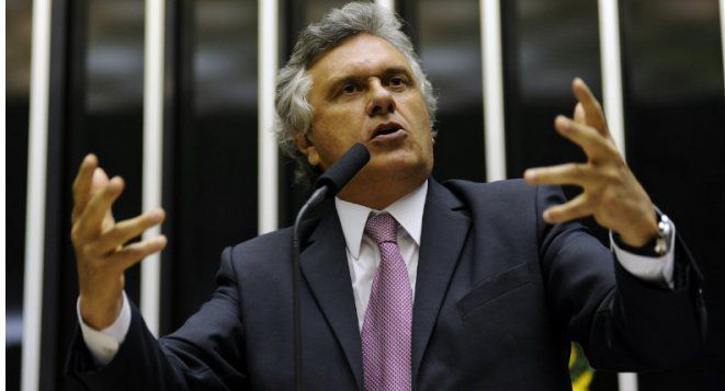 como quem não quer nada, que já está roubando a cena é Ronaldo Caiado