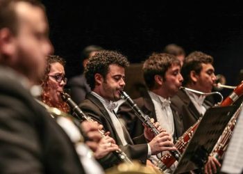 A apresentação traz no programa consagradas obras de compositores românticos