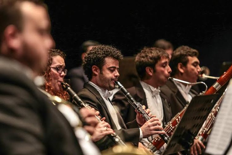A apresentação traz no programa consagradas obras de compositores românticos