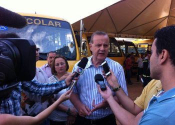 Paulo Garcia baixa decreto para cortar gastos da prefeitura