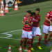 Jogadores atleticanos comemoram o primeiro gol do jogo