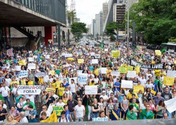 Manifestações contra o governo seguem em 2015