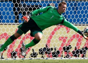 Neuer venceu ano passado e concorre mais uma vez