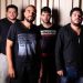 Santhiago Lamass (piano), João Fernandes (guitarra), Jader Gomez (bateria) e Riq Vasconcelos  (contrabaixo) são músicos de diferentes culturas e estados, que se encontraram nos bailes da vida para formar o Quarteto Pilão de Barro