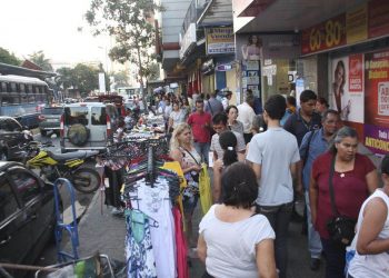 É necessário que cada empresa procure individualmente o Sindilojas e solicite o documento que autoriza a abertura neste dia específico / Foto: divulgação