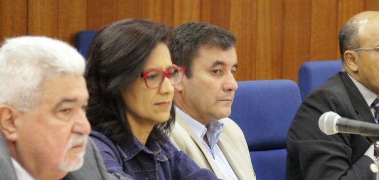 Votação, que precisa acontecer esse mês para valer em 2015, promete ser acirrada