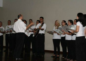 O grupo vai interpretar canções natalinas com o objetivo de transmitir paz, amor, esperança e fé