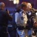 Um policial também ficou ferido na ação (Foto: Reuters)