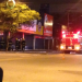 Bombeiros tentam entrar na loja