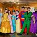 Na trama, Batman se alia a Branca de Neve para deter o Charada
