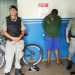 Após a abordagem, o suspeito tentou fugir, mas com a ajuda de um indivíduo em uma moto a polícia conseguiu pegar o indivíduo na rua T-30