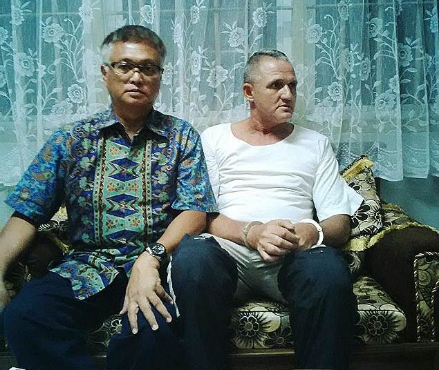 Brasileiro Marco Archer (branco) e seu advogado, Karim (Foto: Divulgação)
