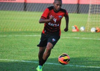 Lateral Jonas vai jogar no Red Bull em 2015