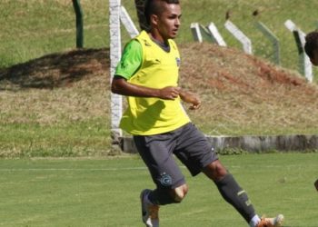 Esquerdinha será titular na formação de Wagner Lopes