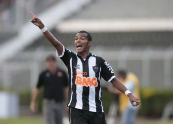 Richarlyson deve acertar com a Chapecoense