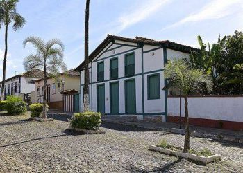 Palestra acontece no Teatro Sebastião Pompeu de Pina