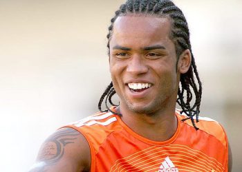 Carlos Alberto agora estuda propostas do futebol chinês