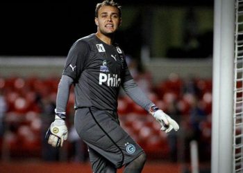 Renan, goleiro do Goiás
