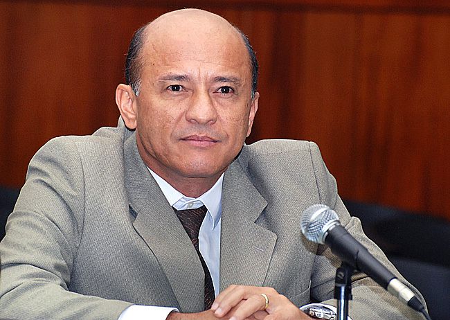 Lívio tem uma forte ligação com o líder do partido, Iris Rezende