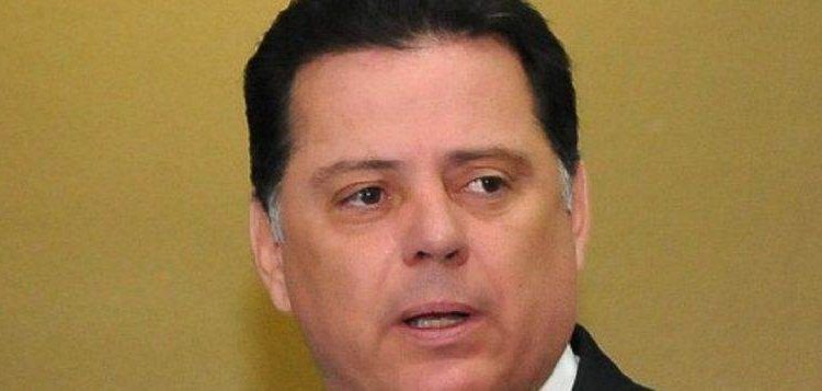 "Um homem de muita simplicidade e com forte compromisso com valores e princípios", disse Marconi sobre o pai do cantor