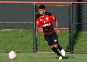 Jorginho não será o camisa 10 do Atlético em 2015