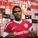 Ygor com a camisa colorada (Foto: Site Internacional)