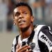 Atacante Jô com a camisa do Galo